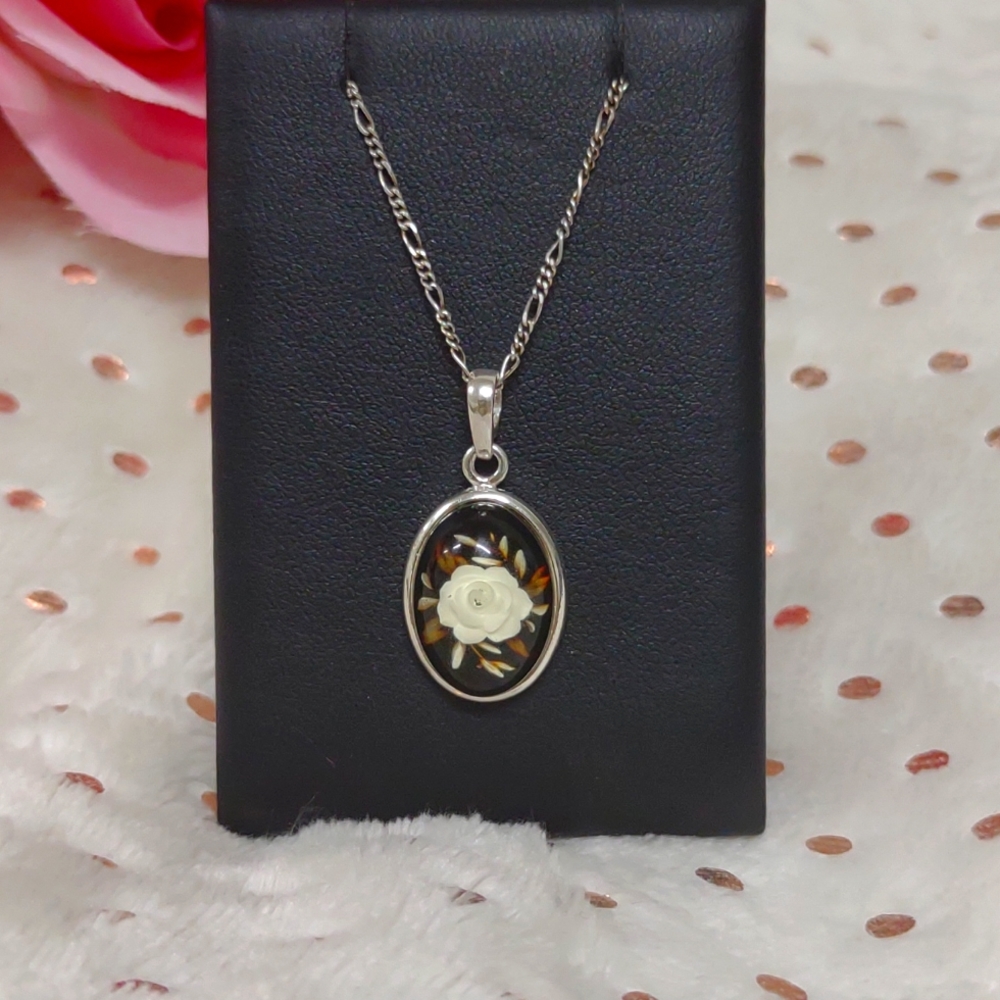 NWOT Authentic Italian rose shell Cameo